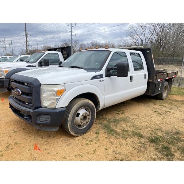 2015 FORD F350 XL Flatbed Truck