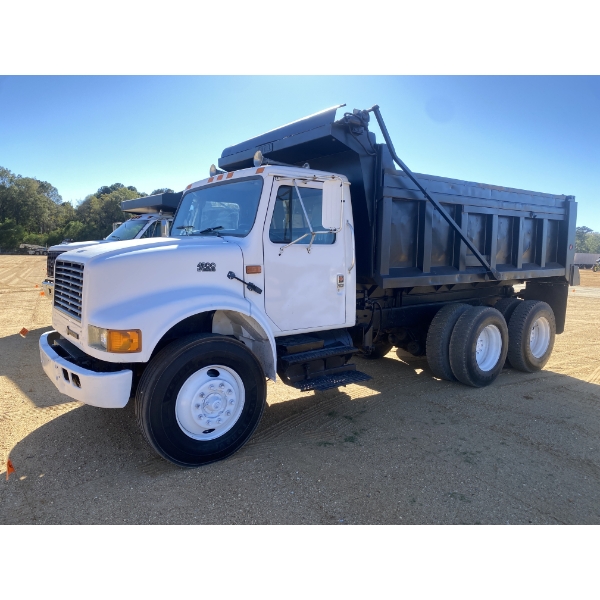 1995 INTERNATIONAL 4900 Dump Truck