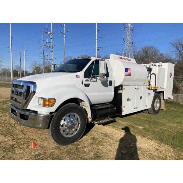 2008 FORD F750 XLT Fuel / Lube Truck