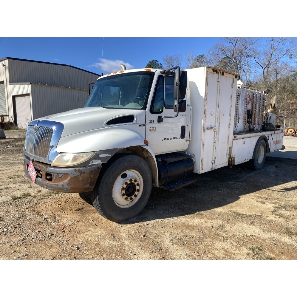 2007 INTERNATIONAL 4300 Fuel / Lube Truck