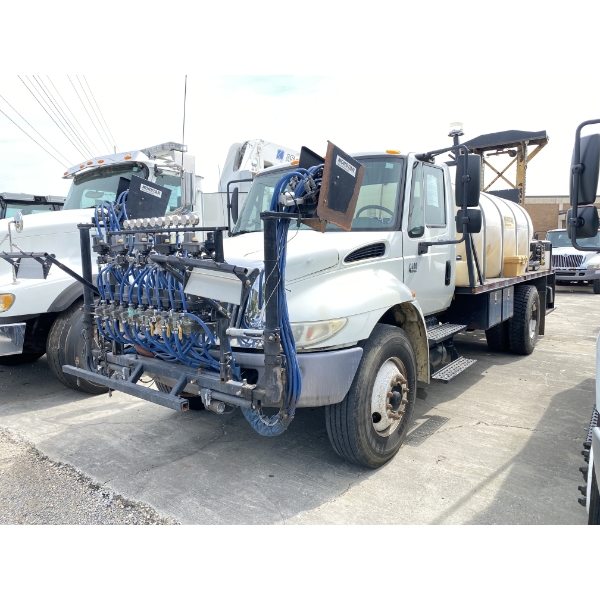 2007 INTERNATIONAL 4400 Sprayer Truck