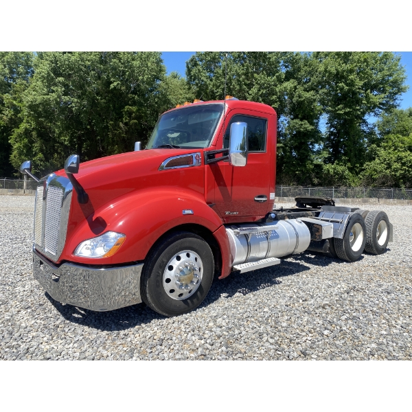 2018 KENWORTH T680 Day Cab Truck