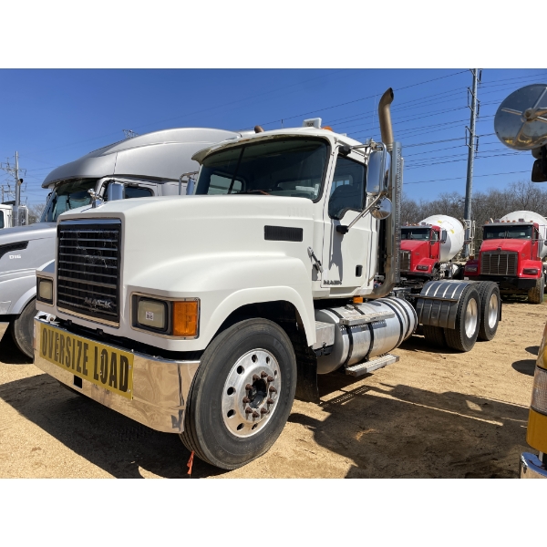 2008 MACK CHU613 Day Cab Truck