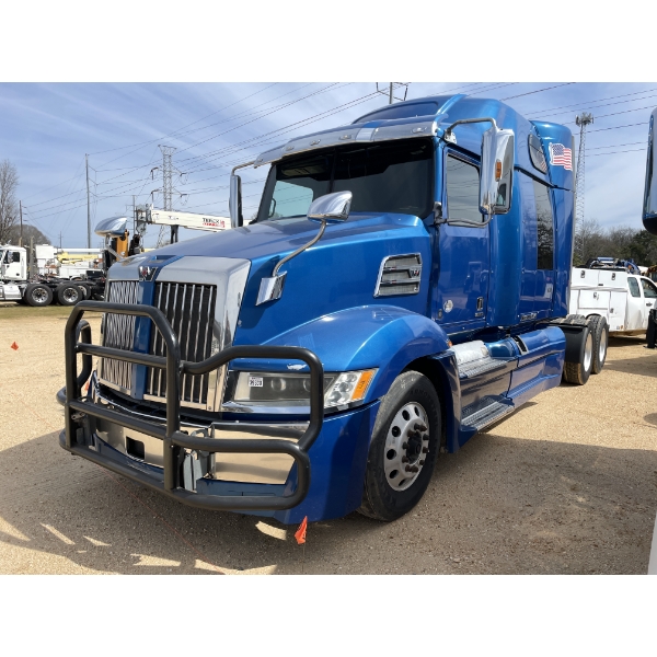 2019 WESTERN STAR 5700XE Sleeper Truck