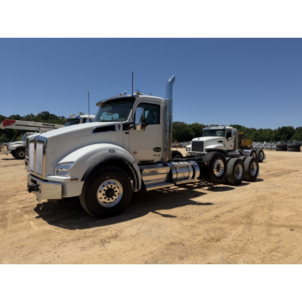 2026 KENWORTH T880 Day Cab Truck