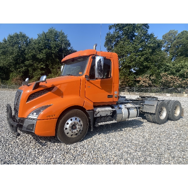 2019 VOLVO VNL64T Day Cab Truck