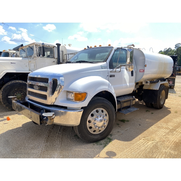 2004 FORD F650 XLT Water Truck
