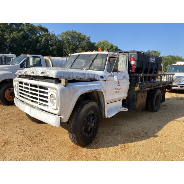 1978 FORD F700 Flatbed Truck