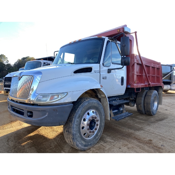 2004 INTERNATIONAL 4300 Dump Truck