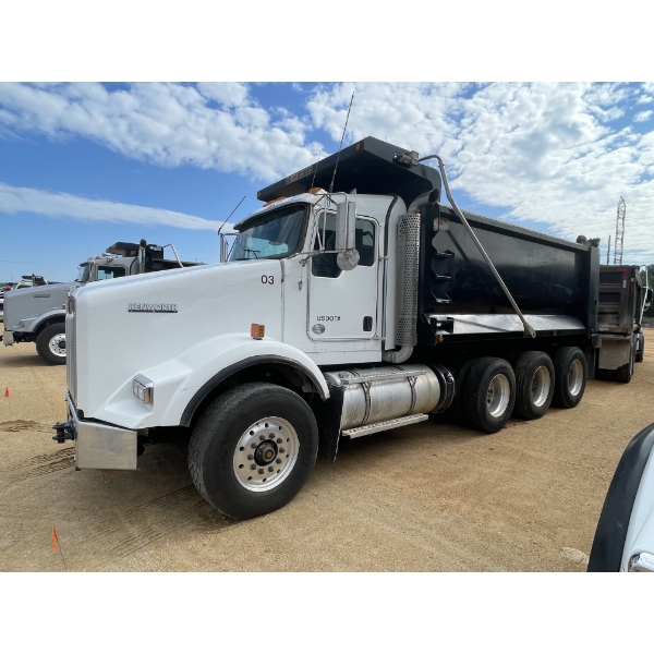 2020 KENWORTH T800 Dump Truck