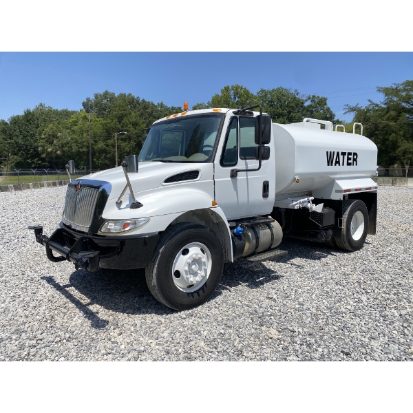 2017 INTERNATIONAL 4300 Water Truck