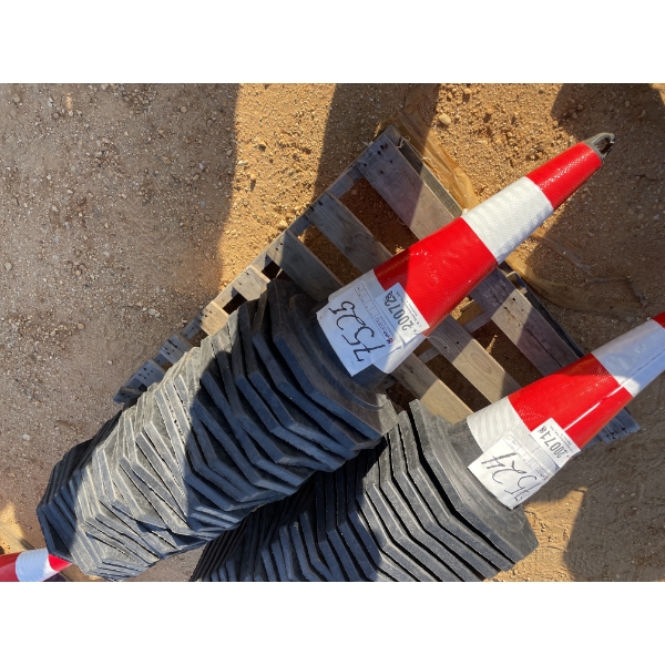(25) SAFETY CONES