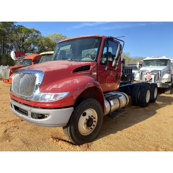 2014 INTERNATIONAL DURASTAR 4400 Cab and Chassis Truck