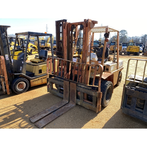 NISSAN 90 Forklift - Mast