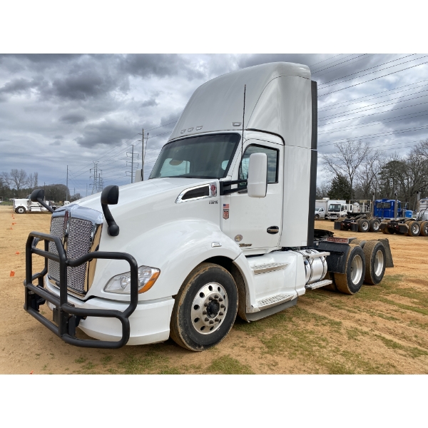 2021 KENWORTH T680 Day Cab Truck