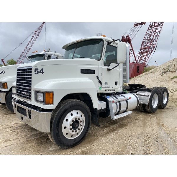 2019 MACK PI64T Day Cab Truck