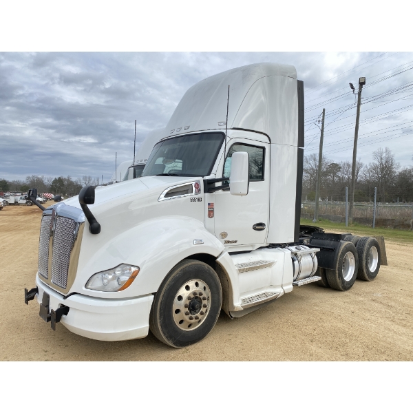 2021 KENWORTH T680 Day Cab Truck