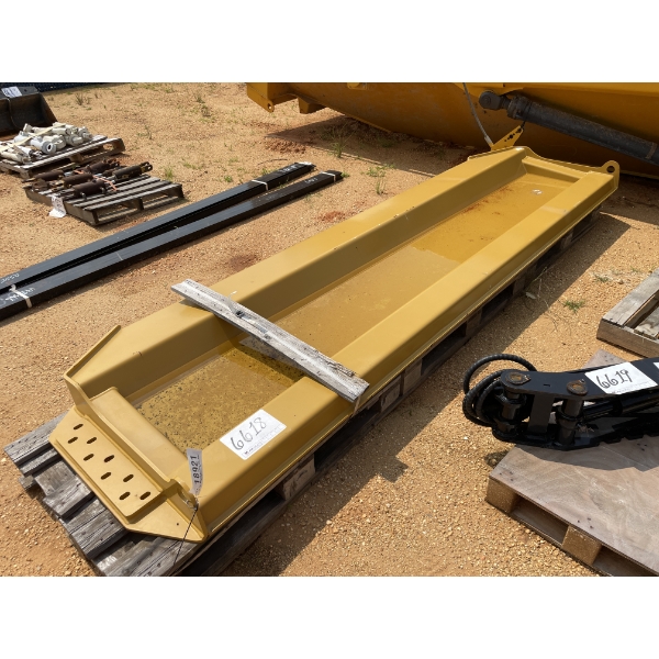 CAT 745 Tailgate