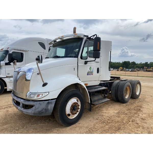 2008 INTERNATIONAL 8600 Day Cab Truck