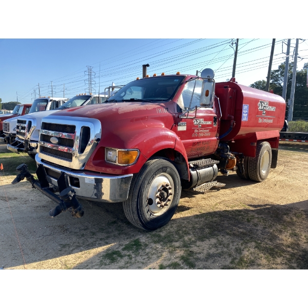 2004 FORD F750 XL Water Truck