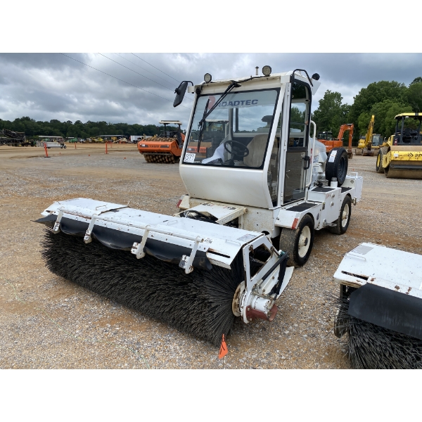 2017 ROADTEC FB100E Broom