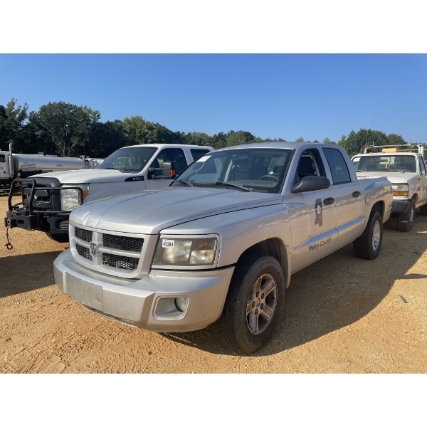 2011 DODGE DAKOTA Pickup Truck