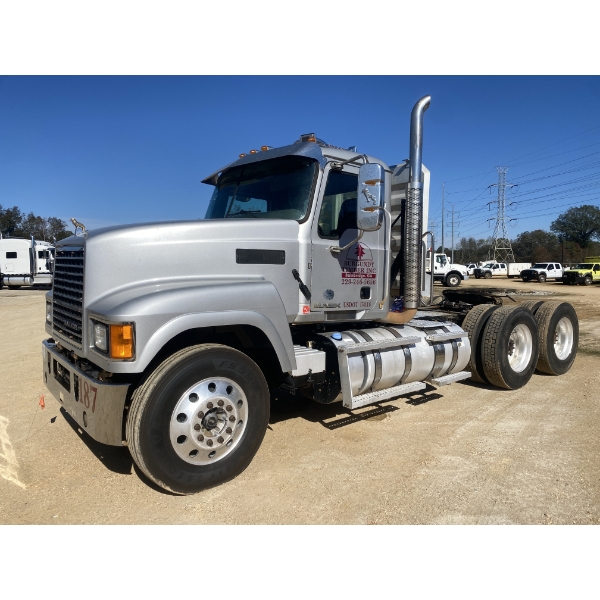 2016 MACK CHU613 Day Cab Truck