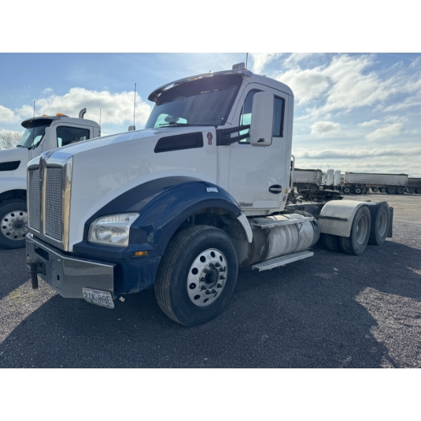 2016 KENWORTH T880 Day Cab Truck