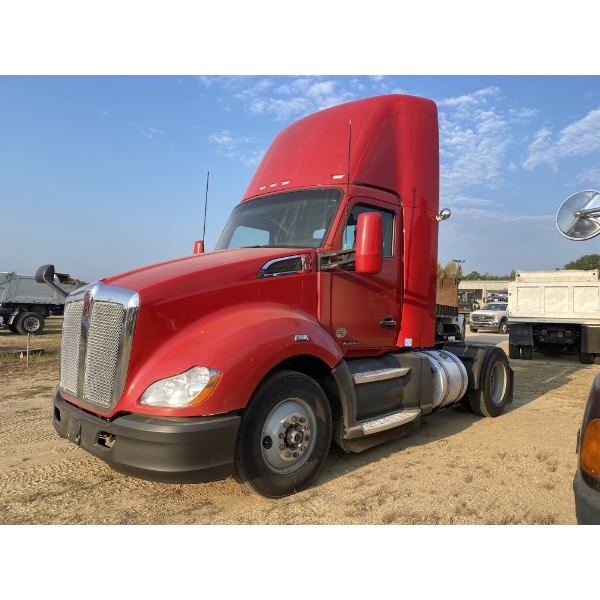 2020 KENWORTH T680 Day Cab Truck
