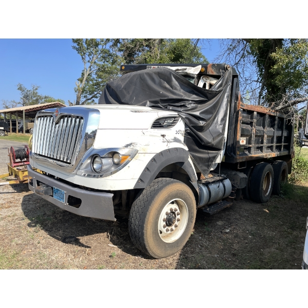 2016 INTERNATIONAL 7600 Dump Truck