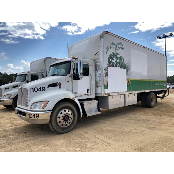 2013 KENWORTH T270 Box Truck