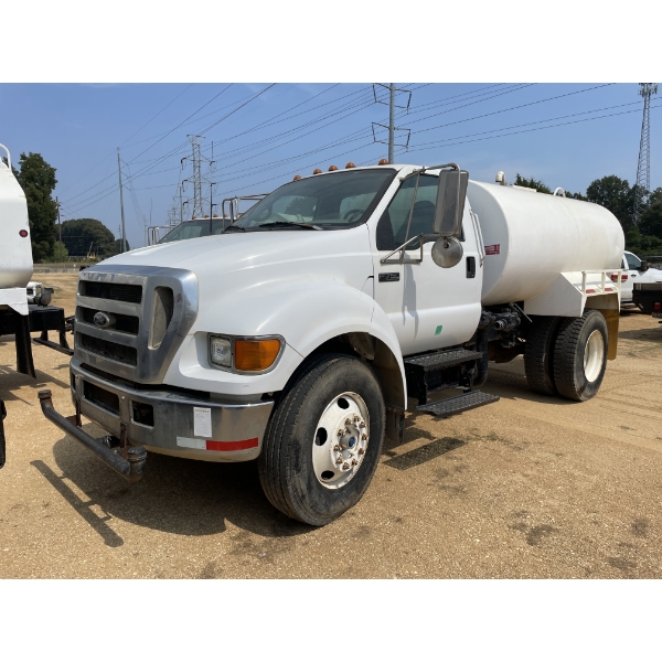 2005 FORD F750 XL Water Truck
