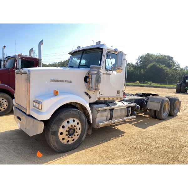 2013 WESTERN STAR 4900SF Day Cab Truck