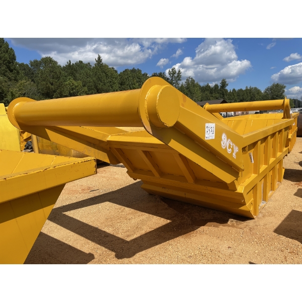 9 CUBIC YARD DEBRIS CONTAINER/HOPPER