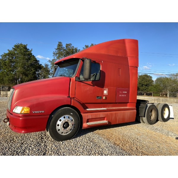 1999 VOLVO  Day Cab Truck