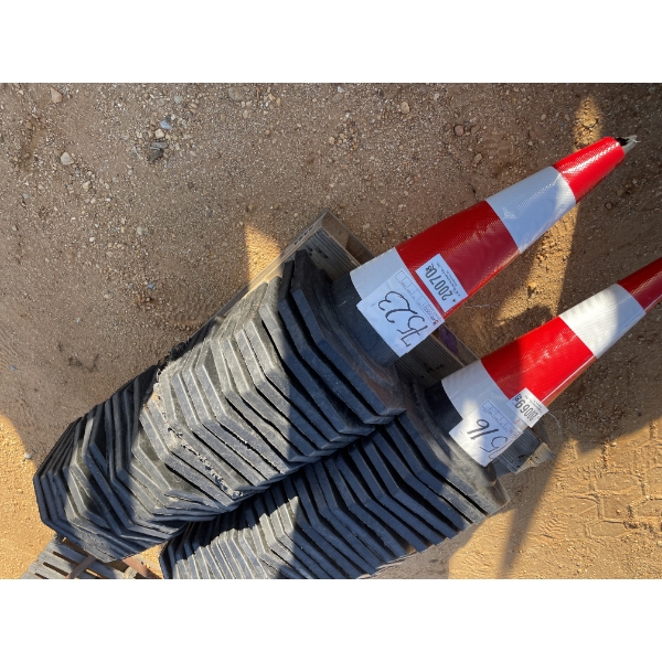 (25) SAFETY CONES