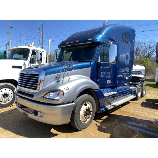 2013 FREIGHTLINER COLUMBIA 120 Sleeper Truck