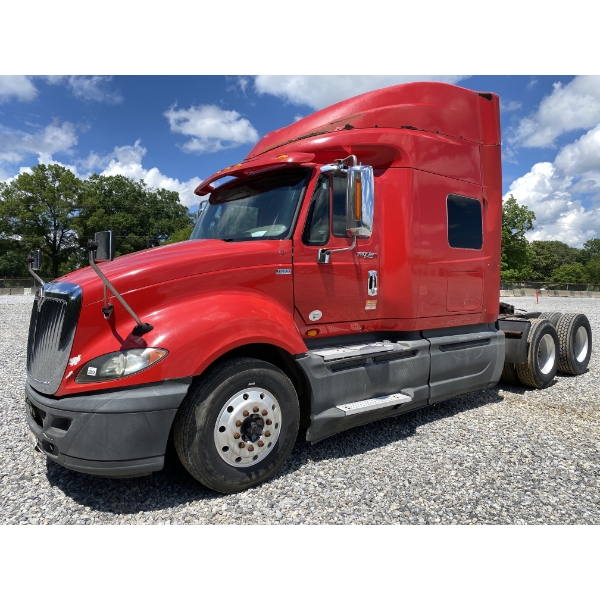 2014 INTERNATIONAL PROSTAR+ 122 Sleeper Truck