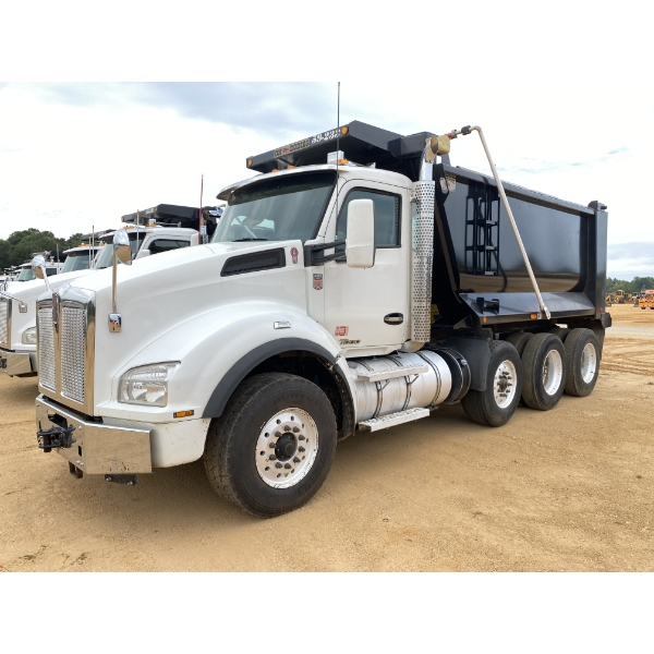 2020 KENWORTH T880 Dump Truck