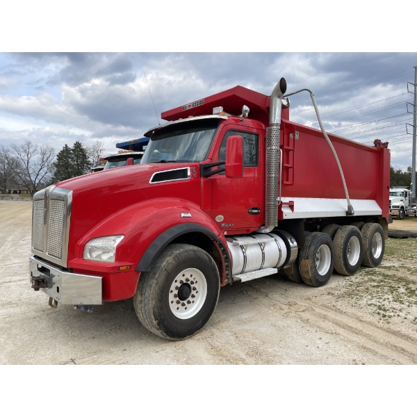 2020 KENWORTH T880 Dump Truck