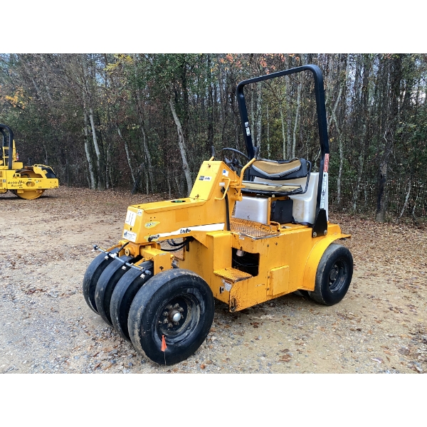 LEEBOY 420 PNEUMATIC Roller