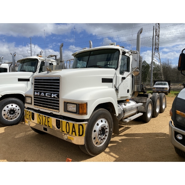 2007 MACK CHN613 Day Cab Truck