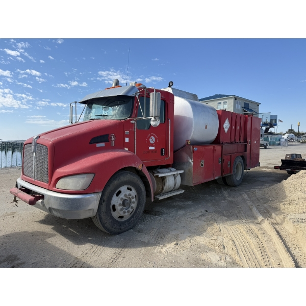 2008 KENWORTH T300 Fuel / Lube Truck