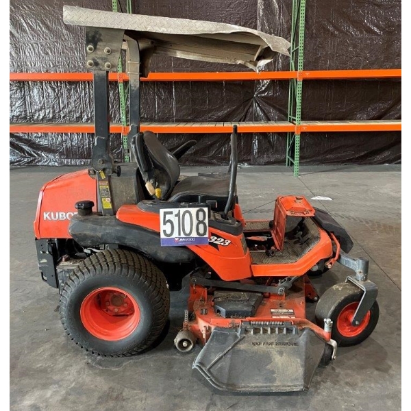 KUBOTA 323 ZERO TURN Lawn Mower