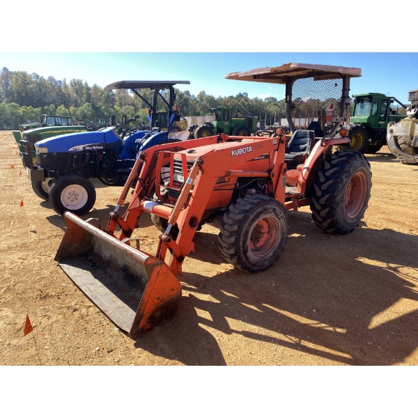 2002 KUBOTA MX5000 Farm Tractor