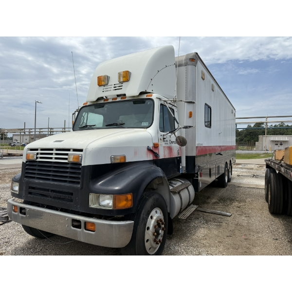 1995 INTERNATIONAL 8100 OFFICE TRUCK