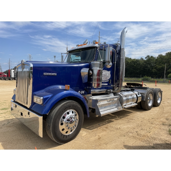 2024 KENWORTH W900 Day Cab Truck