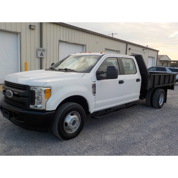 2017 FORD F350 XL Flatbed Truck