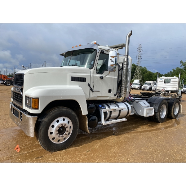 2020 MACK PI64T Day Cab Truck