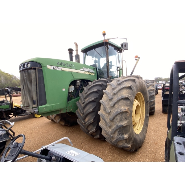 JOHN DEERE 9520 Scraper Tractor